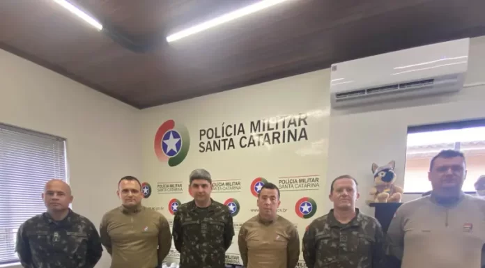 PM de Araranguá recebe visita do Exército Brasileiro