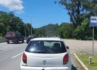 Celta é apreendido com mais de 80 multas