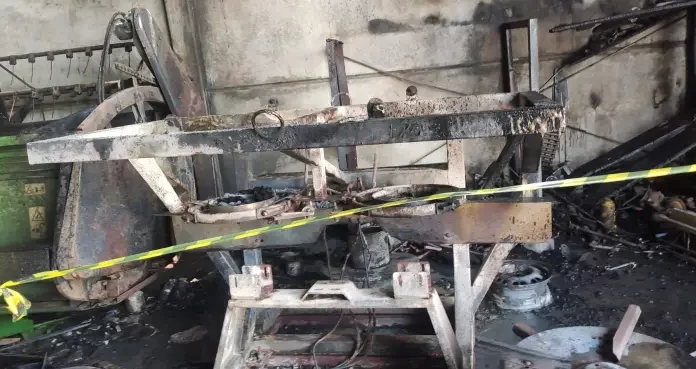 Incêndio em Garagem de Máquinas Agrícolas Mobiliza Bombeiros em Ermo