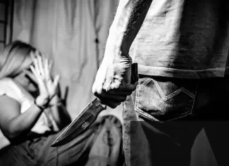 Terror na Sexta-Feira 13: Mulher enfrenta agressor com faca em Sombrio