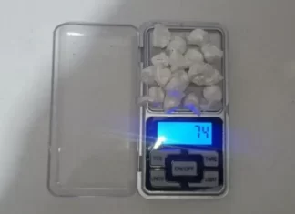 PM apreende drogas para trás no bairro Divineia
