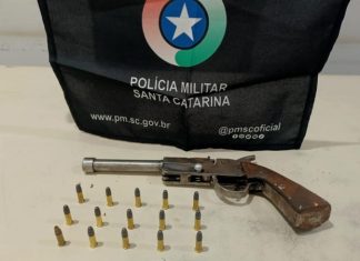 Jovem é preso por porte ilegal de arma de fogo em Sombrio