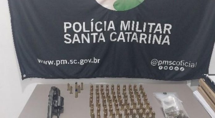 Operação conjunta apreende drogas, arma e munições em Passo de Torres
