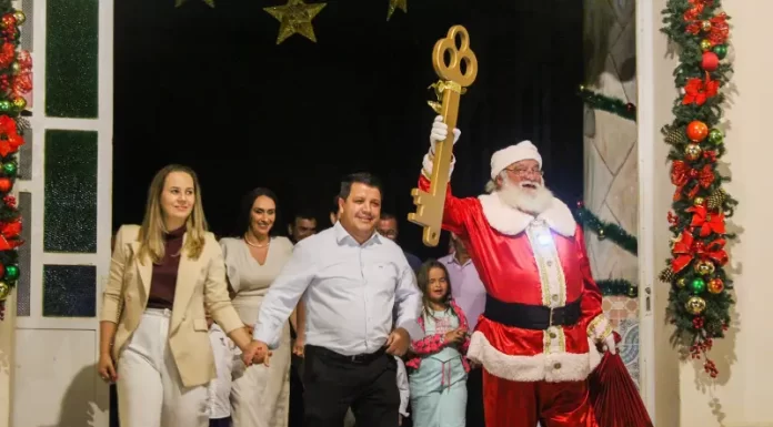Natal dos Canyons encerra com Papai Noel chegando de balão e show nacional