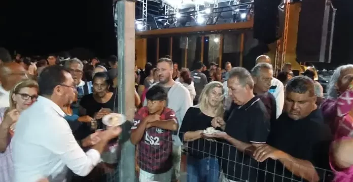 Balneário Gaivota Comemora 29 Anos com Bolo Gigante e Abertura das Festas de Fim de Ano!