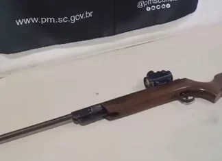 PM apreende arma de fogo modificada após suspeito tentar fugir da polícia