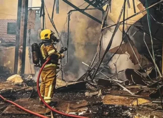 URGENTE: Avião cai sobre loja na Avenida das Hortênsias, em Gramado