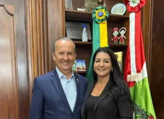 Prefeita de Sombrio se reúne com governador