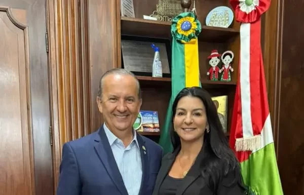 Prefeita de Sombrio se reúne com governador