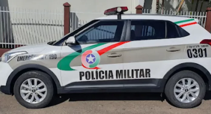 Jovens sem CNH fogem da polícia e sofrem queda durante em Araranguá