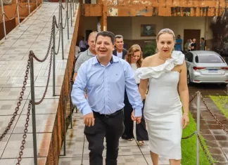 Fanica realiza ato simbólico de posse na Prefeitura de Praia Grande