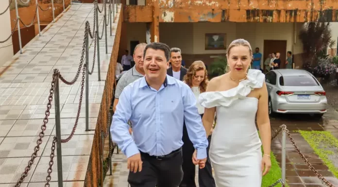 Fanica realiza ato simbólico de posse na Prefeitura de Praia Grande