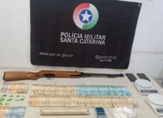 Flagrante no bar: Polícia desmonta esquema de tráfico e apreende arma adulterada