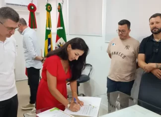 Prefeita Gislaine entrega ordem de serviço para obra na Nova Brasília