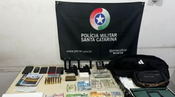 Polícia Militar Prende Suspeitos e Recupera Armas e Objetos Furtados em Araranguá