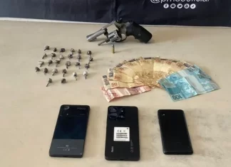 Polícia surpreende criminosos e apreende arma e drogas na região de Turvo