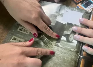 Colaboradores da Cooperja fortalecem laços com álbum de figurinhas histórico