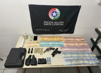 Polícia Militar apreende armas e drogas em Araranguá