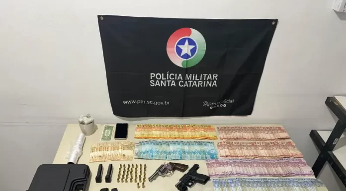 Polícia Militar apreende armas e drogas em Araranguá