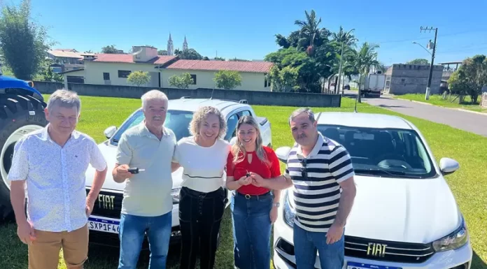Santa Rosa do Sul: Deputada federal acompanha entrega oficial de veículos