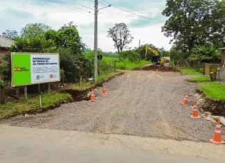Prefeitura inicia pavimentação na avenida que liga o bairro Leão a rodovia SC-108