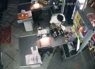 Ladrão arromba mercado, foge de bike mas e preso pela PM com ajuda de motoboys e cão policial