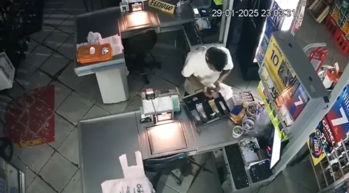 Ladrão arromba mercado, foge de bike mas e preso pela PM com ajuda de motoboys e cão policial