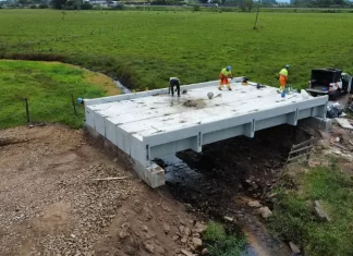 Santa Rosa do Sul: Kits de transposição solucionam mais dois pontos de alagamento