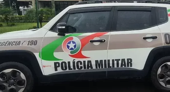 Casal é preso em flagrante após furtar vodka em supermercado