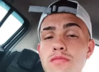 Jovem morre ao colidir moto em poste na Avenida XV de Novembro