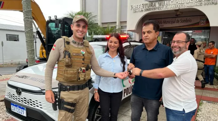 Prefeitura de Sombrio entrega novo veículo para a Polícia Militar