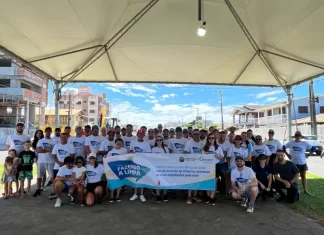 Gaivota Saneamento promove campanha de limpeza na praia