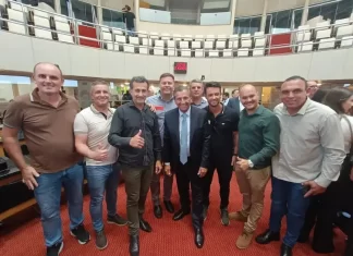 Comitiva de Vereadores e Autoridades de São João do Sul Acompanha Votação na Alesc