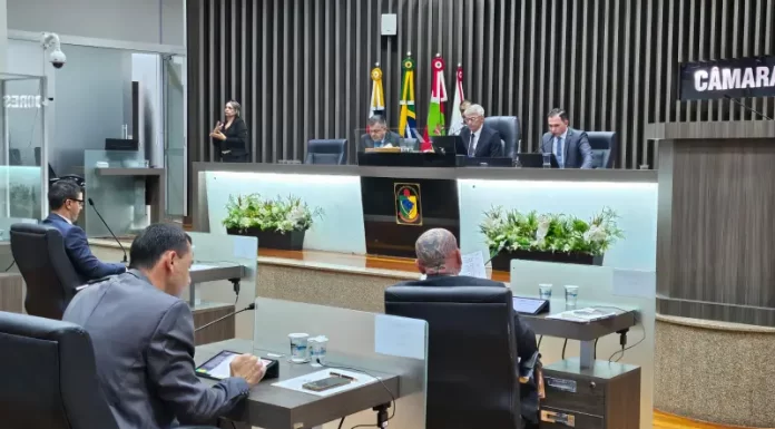 Primeira sessão do ano da câmara de vereadores de Ararangua elege membros de comissões temáticas