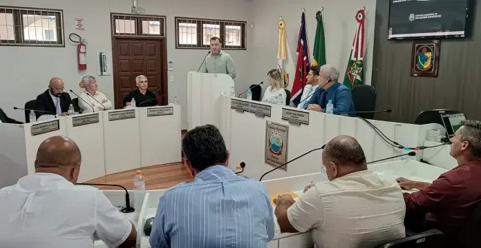 Prefeito Kekinha participa da primeira sessão da Câmara e anuncia inaugurações e novas obras para 2025
