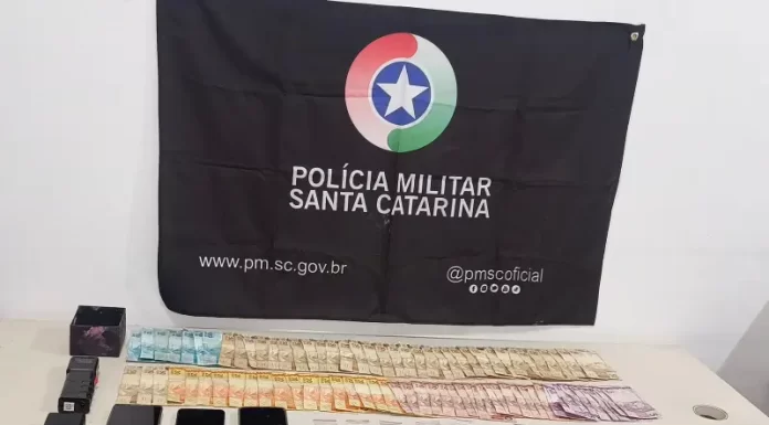 PM de Sombrio apreende drogas e prende quatro pessoas