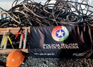 Trio é flagrado furtando 400 kg de fios de cobre em Araranguá