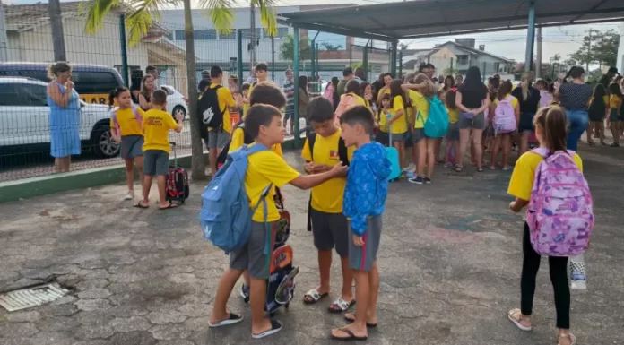 Ano letivo inicia hoje para quase 4 mil alunos em Sombrio