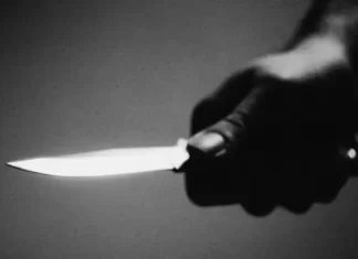 Filho agride pais e tenta esfaqueá-los em Passo de Torres