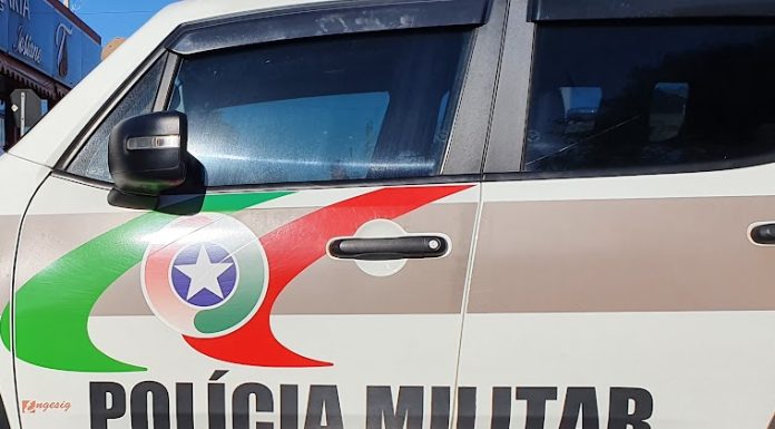 Homem é preso após agredir esposa e policiais em Turvo