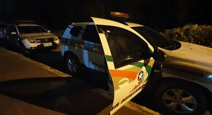 Briga na noite anterior termina em dano a veículo em Balneário Gaivota