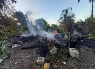 Incêndio destrói residência em Balneário Gaivota