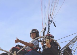 Balneário Gaivota: Voo Eficiente oferece passeios de balão e paratrike para PCDs