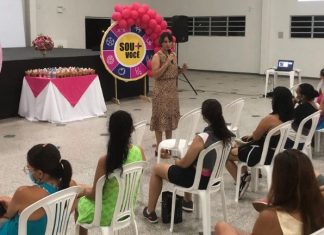 Mulheres reunidas nesta quinta para celebrar o mês delas, em Santa Rosa do Sul