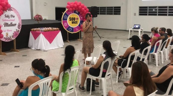 Mulheres reunidas nesta quinta para celebrar o mês delas, em Santa Rosa do Sul