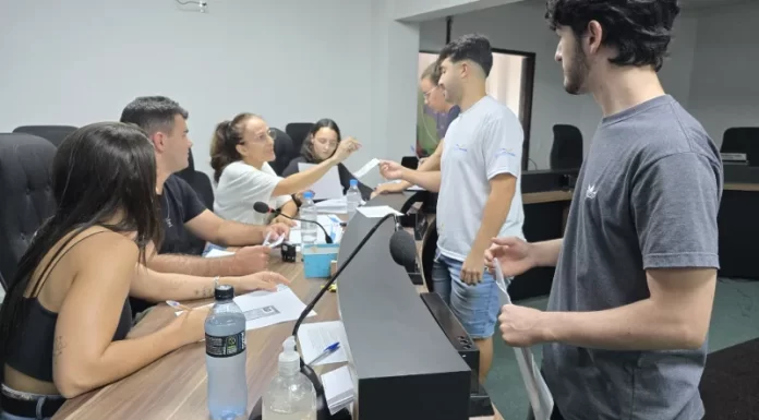 Câmara de Vereadores de Sombrio recebe estudantes universitários