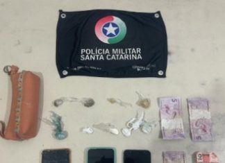 Polícia flagra tráfico de drogas em Araranguá e prende mulher em flagrante