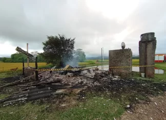 Incêndio destrói residência em São João do Sul