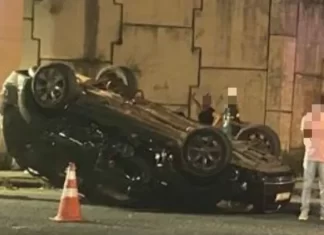 Acidente no viaduto da BR-101 em Santa Rosa do Sul: carro capota após colisão