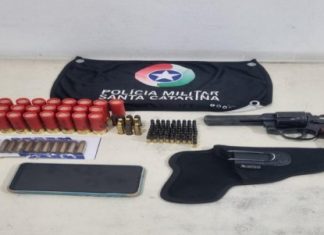 Polícia prende homem com armas, munições e drogas em Araranguá